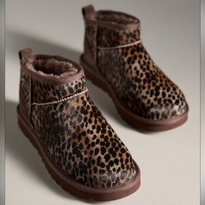 NIB UGG® Classic Ultra Mini Caspian Boots In Burnt Cedar